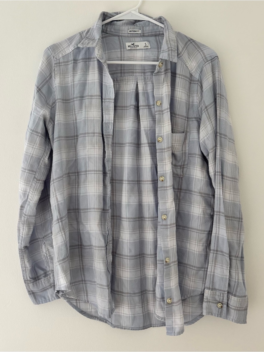 Hollister Co. white and light blue plaid button-up shirt